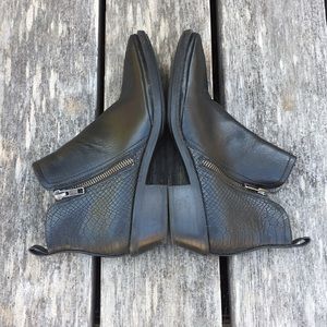 3/$20 Sofft Ankle Boots with Zipper. Size 7M